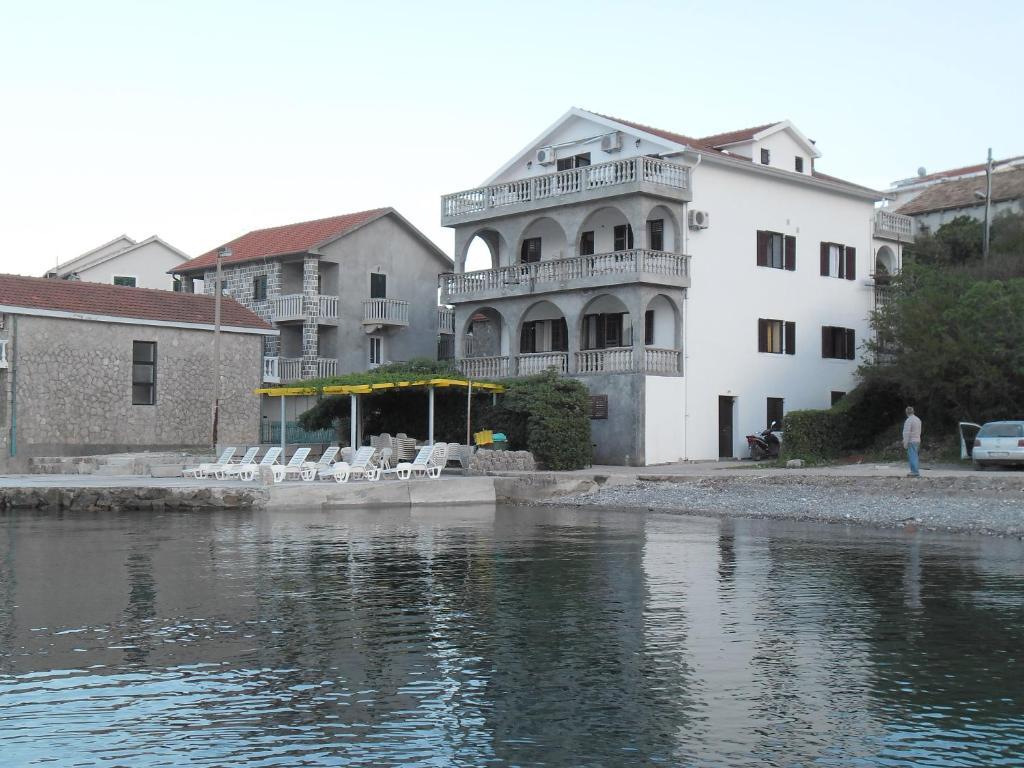 Apartments Petrovic Тиват Екстериор снимка